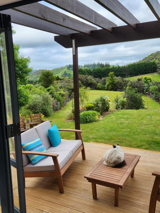 Boutique Art Retreat Hotel Upper Hutt Exterior photo