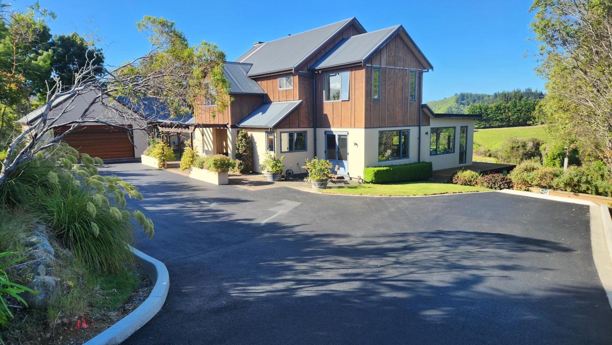 Boutique Art Retreat Hotel Upper Hutt Exterior photo